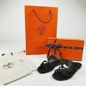 HERMÈS Women Nude Sandal in Noir Chaine D'Ancre 11